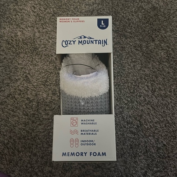 New in box Cozy Mountain women’s memory foam slippers sz 9-10 - Picture 1 of 4